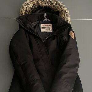 Obermeyer Womens Ski Jacket with fur fringed hood size 8